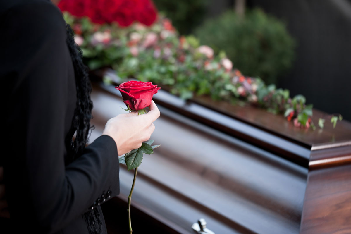 Organizzare un funerale con budget